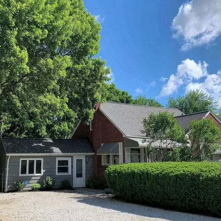Melodic Forest~King Bed,Hot Tub, Forest, Rec Room, Wineries, Erie & Cleveland