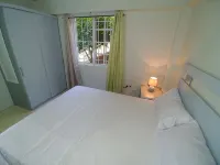 1 Modern A/C apartment with pool. Walking distance from beach, shop & restaurant