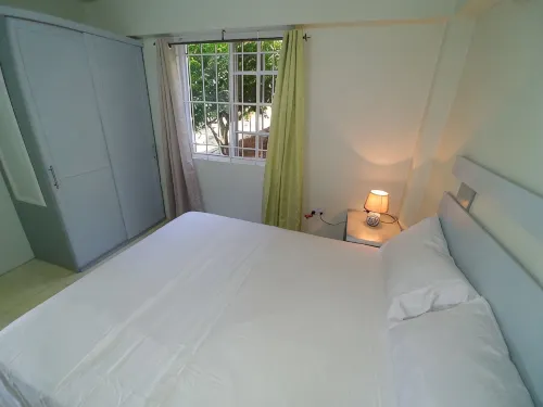 1 Modern A/C apartment with pool. Walking distance from beach, shop & restaurant