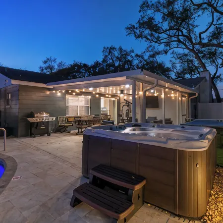 Tropical Oasis in the Heart of Tampa - Perfect for Families or Couples
