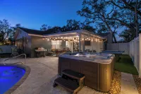 Tropical Oasis in the Heart of Tampa - Perfect for Families or Couples - Private Pools