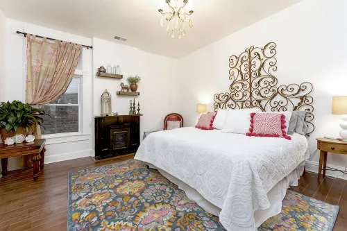 Large Downtown Artist's Loft, 30 min to Lexington, Horse, Bourbon, R River Gorge