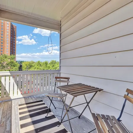 Fun, Style & Comfort Eastside Downtown 4 Bedroom Townhome Near Attractions