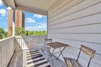 Fun, Style & Comfort Eastside Downtown 4 Bedroom Townhome Near Attractions
