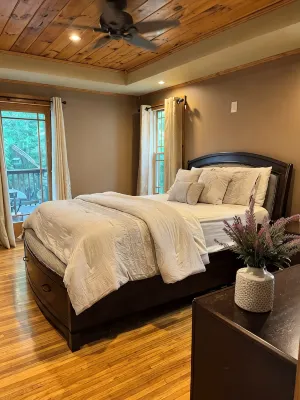 Charming 3-Bedroom Lower Unit Home in Buffalo