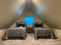 Cozy cabin in our little woodland village - access to pond and meadow