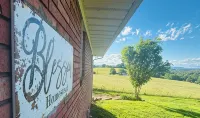 Luxury Home w/private Pool, Mt Views, 85” Roku Movie Room, Arcade, & King Bed!