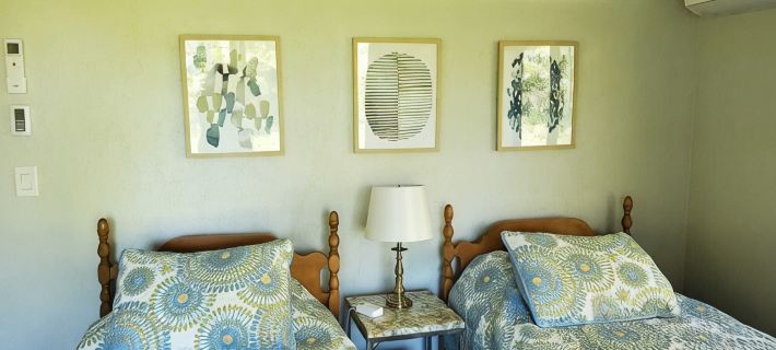 Your Cape Cod respite awaits! 5 minutes walk to quiet bay beach. Hotels in Eastham