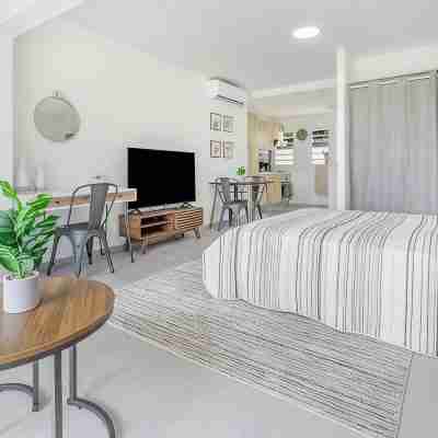 Renovated Apartment with pool and ocean view#5 Rooms
