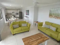 Mooloolaba Beach House- Pet friendly - บังกะโล