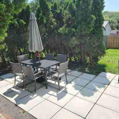 Gorgeous renovated-5 min to Main St-BBQ-Firepit-Free Sandbanks pass-Pac Man game Hotel Exterior