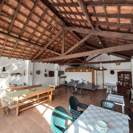 VillasFerrel - FlowerPot Chalet - with large courtyard and living area