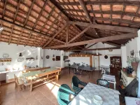 VillasFerrel - FlowerPot Chalet - with large courtyard and living area