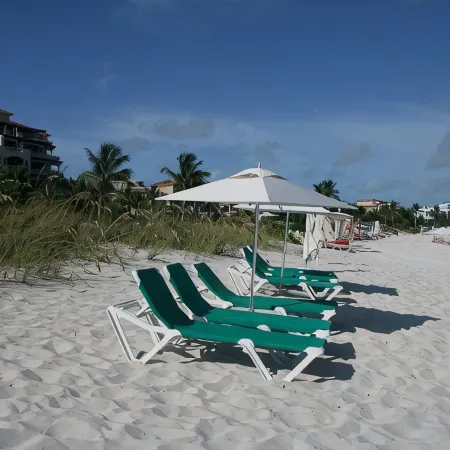 Grandview Penthouse 3 Bedroom plus bonus 4th bedroom Beach Front on Grace Bay