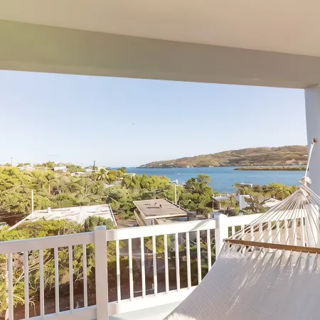 Sea Turtle Studio – Upscale Waterview Retreat, Stunning Sunrises & Full Kitchen!