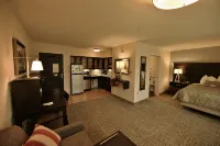 Staybridge Suites SYRACUSE (LIVERPOOL) by IHG - Parkplatz
