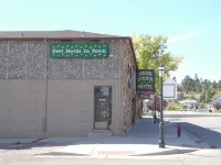 Bear Lodge Motel - parking