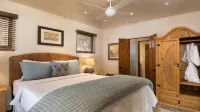 Luxury 3-bdr, 3-bath condo 3 blocks from Plaza downtown with underground parking - Jacuzzi
