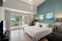 Resort-Style Living at Mariner's Club – Steps from Pools, Marina, & Ocean Views! - Hot Tub