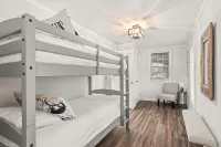Blakely's Stone Cottage: Walk to downtown Franklin & Civil War Sites - Boutique