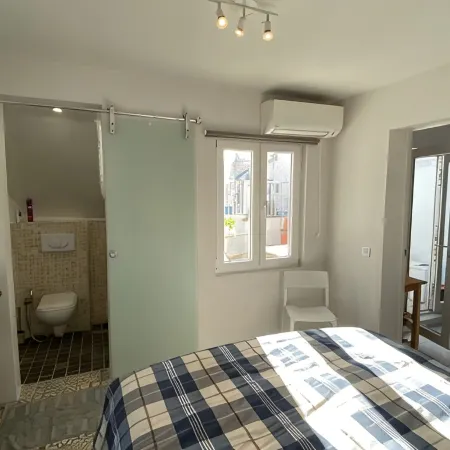 Ronnies Beach House, nice 2 bedroom house with a big rooftop with great seaview