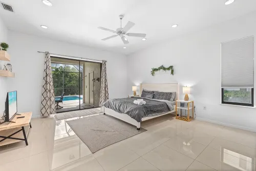 Large Pool/Spa Home Minutes from Beach with Arcade Games and Canal for Fishing. - ジャグジー