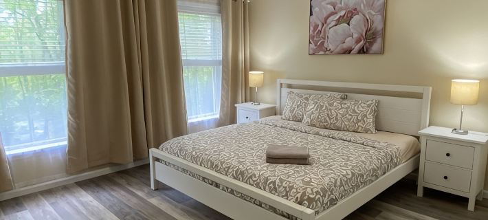 Luxury Pocono Home•Private Heated Pool•Hot Tub•10Min to Camelback Resort Hotels in Pocono Township