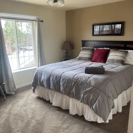 7 Bedroom Spacious Lead Home with Game Room and Hot Tub Hoteles en Lead