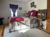 Peaceful cottage in farmland - close to Luray, Shenandoah River & National Park - 2-Star