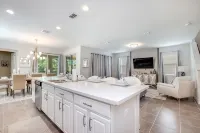 1504 New Luxury 6 Bed with Pool/Spa 6 Bedroom Villa by RedAwning - Villas
