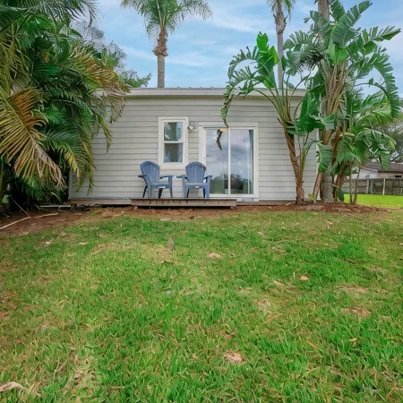Lakefront Studio - Cozy - Stunning Views
