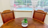 Beautiful home located near Warm Mineral Springs. - พร้อมWifi