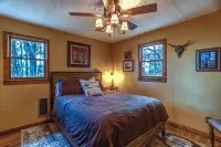 Out of the Blue Cabin, A Mountain Escape - WiFi