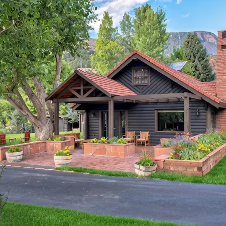 Historic Log Cabin- Downtown Basalt, Aspen Skiing Nearby, Gold Medal Fishing