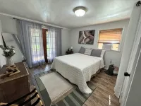 A Hidden Gem! Cozy Cottage with huge Pool & Garden! 8 guest - 4 bedrooms-2 baths - Country Houses