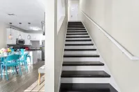 Beach house, 1.5 blocks from beach, 3bd, 3 bath - 4 ดาว