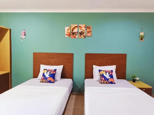 Yutaka Inn LG Dukuh Kupang - Gæstehus