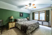 Riverview Cabin home! - balcony