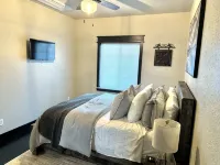 Stylish, Gateway to the Black Hills , 2-Bedroom Condo -20Minutes to Mt. Rushmore - Boutique