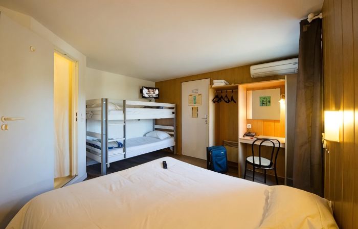 Brit Hotel Essentiel Pau Lescar