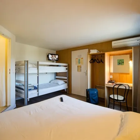 Brit Hotel Essentiel Pau Lescar