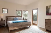 NEW ON VRBO!  El Camino  Stunning home Dale Ball trails Santa Fe Ski Area Forest - Jacuzzi