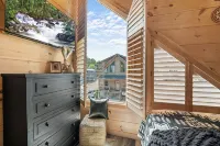 New Pool Cabin/One Mile from Pigeon Forge Strip/Perfect for Groups/Families - مسبح خاص