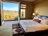 Inspiring Views! Luxury, Serenity, Hot Tub, Lake Powell, Antelope,EV CHG - Kitchens