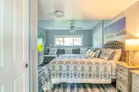 Suite with Hot Tub -AC  - Huge Fenced Yard - Mt. Rainier View - Private Entrance - 4-نجوم