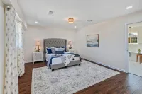 New-Bright-Stylish-City Center 4 Bedroom 3 Bath Home with Office - جاكوزي