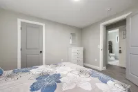 The Blue Haven - Newly Renovated 3Br, 8 Mins to Downtown & Pet-Friendly - 2-Star