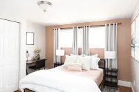 Private Ground Level 2BR Condo - Homestays