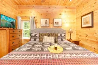 Private retreat with Nature at its best! Hot Tub, Lake & ski, Arcade & Games. - Wifi