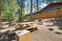 Highland Hideaway - Walk to Lake & Village, Pet Friendly, Fenced Yard - Evcil Hayvan Kabul Edilen Alan